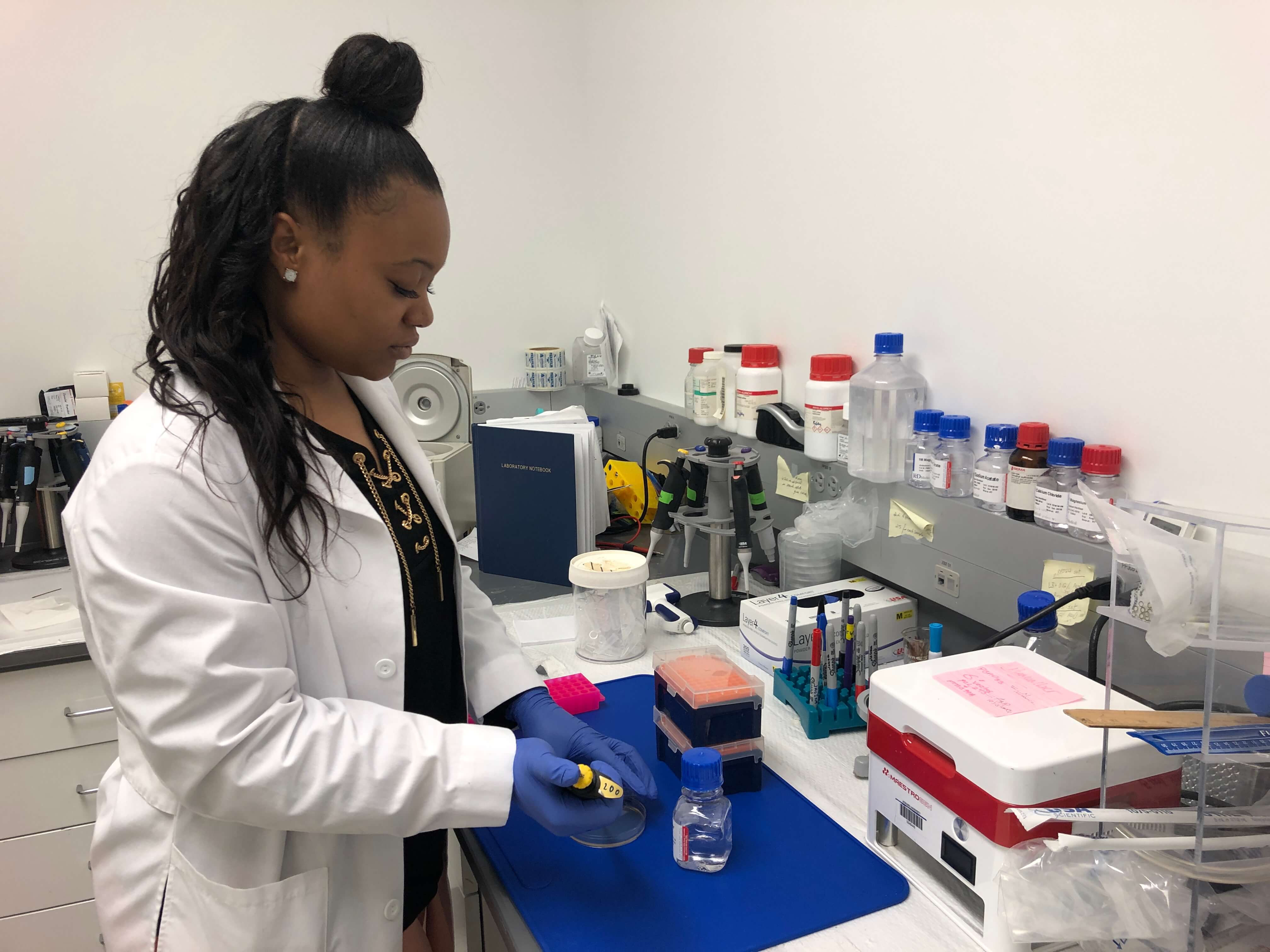 Jalisa Taylor - 3rd-year Ph.D. student  and 2019-2020 Just Julian Scholar in the lab at Howard University working on her research.JPG