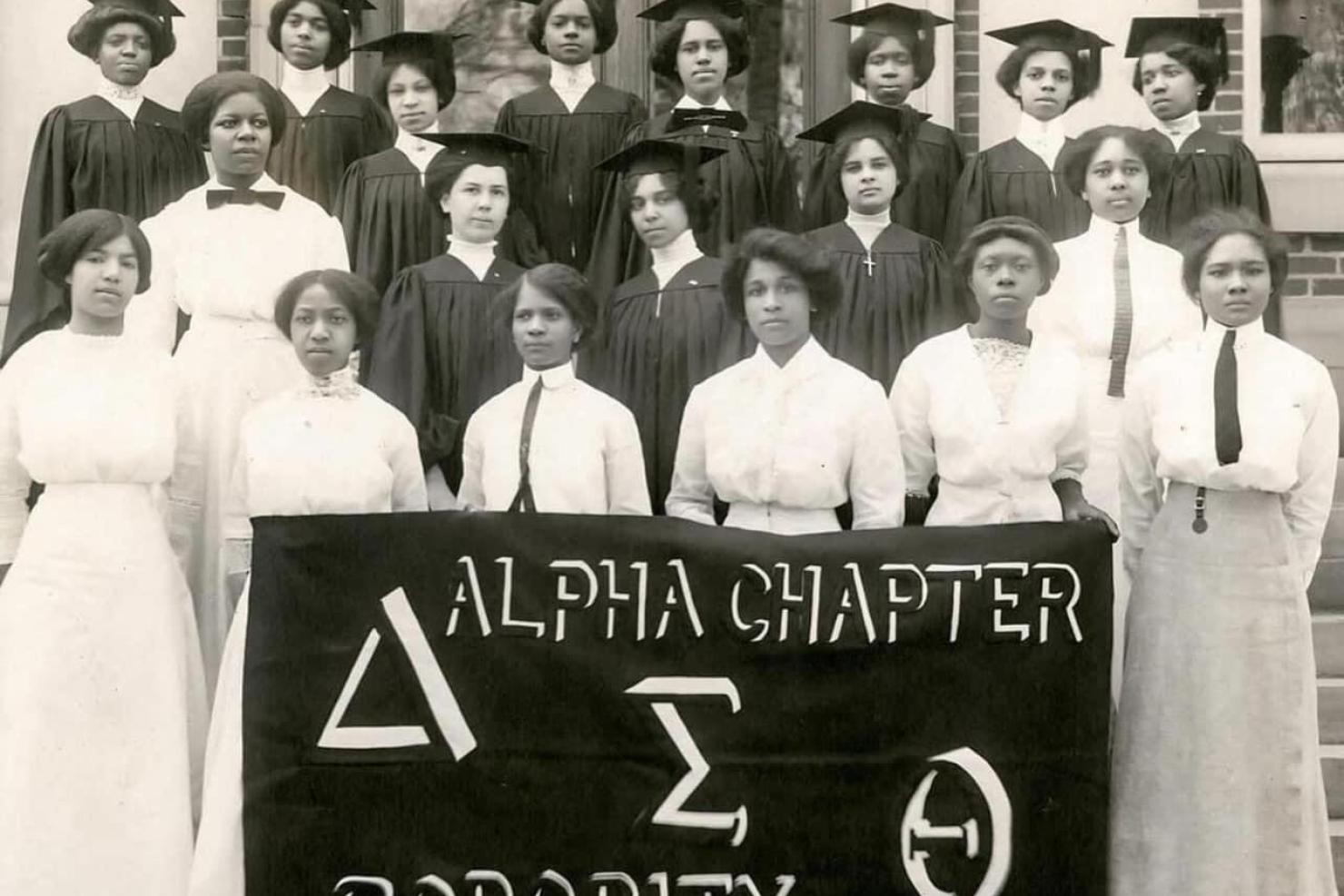 Delta Sigma Theta Founders graduation picture 1913 