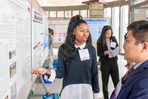 HU student shows research poster