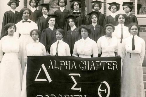 Delta Sigma Theta Founders graduation picture 1913 
