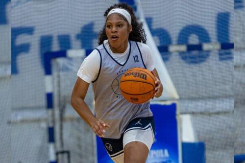 Women's Basketball Schedule - Hero Image 