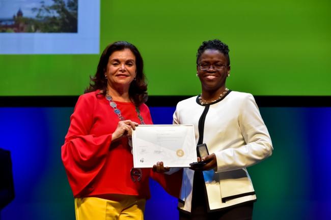 Dean Tofade Receiving Award