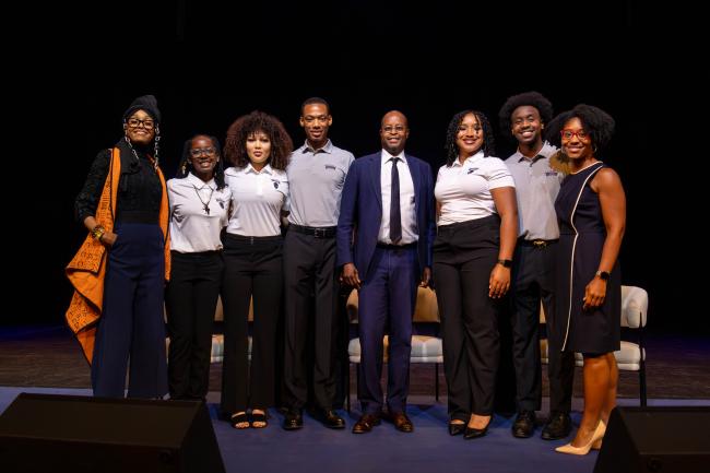 President Frederick with Freshman Experience 2.0