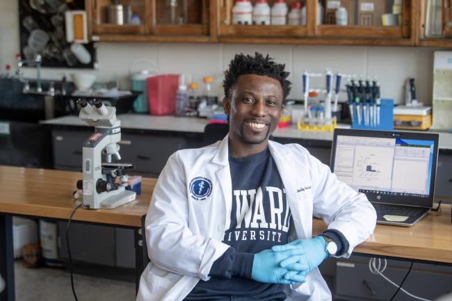 Andrisse_in lab at Howard University