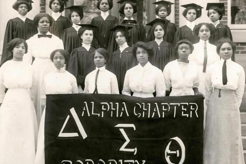 Delta Sigma Theta Founders graduation picture 1913 