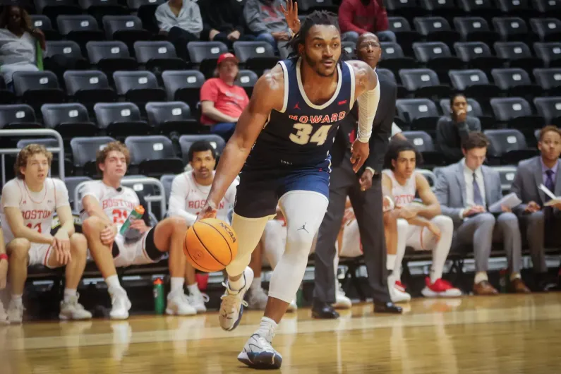 Men's basketball forward Bryce Harris