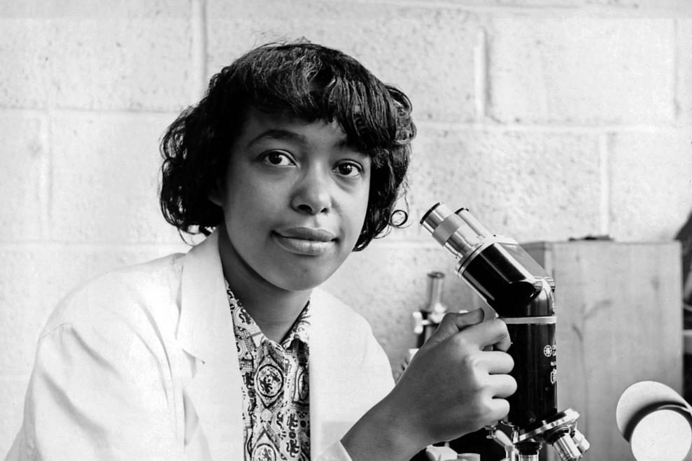 Doctor, inventor, and advocate Patricia Bath with a microscope.