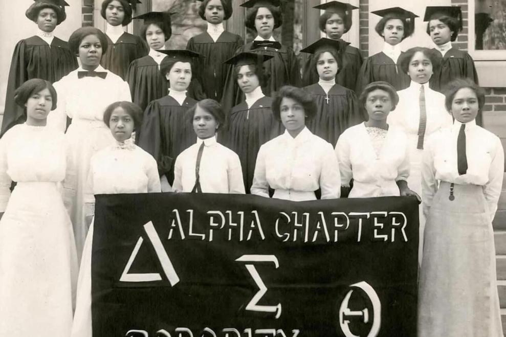 Delta Sigma Theta Founders graduation picture 1913 