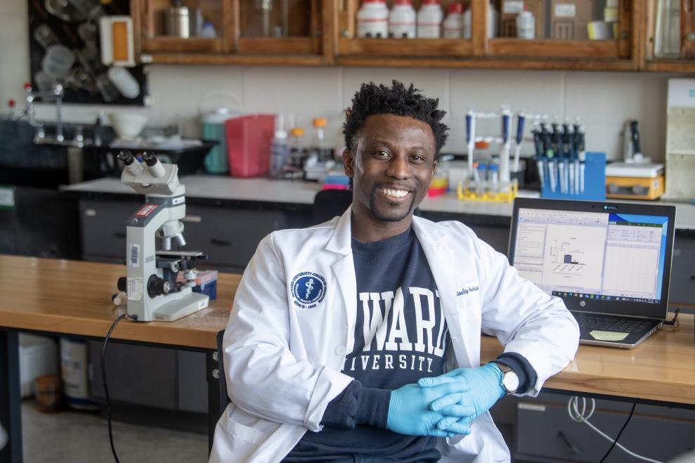 Andrisse_in lab at Howard University