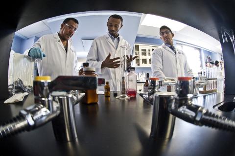 Howard pharmacy students in a lab