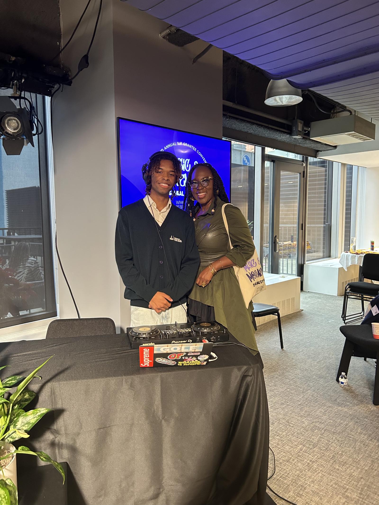 Deejay-in-residence fellow Marcellus Williams aka DJ Mar and hip-hop ambassador Toni Blackman (B.A. ’91) pose together during day 2 of The Warner Music Group / Blavatnik Family Foundation Social Justice Fund (WMG/BFF SJF) pose together. (Source: Warner Music Group)