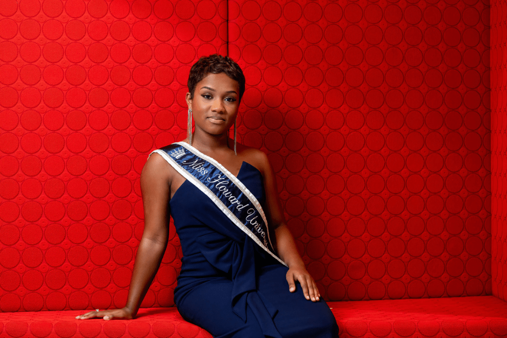 Damaris Moore, Miss Howard