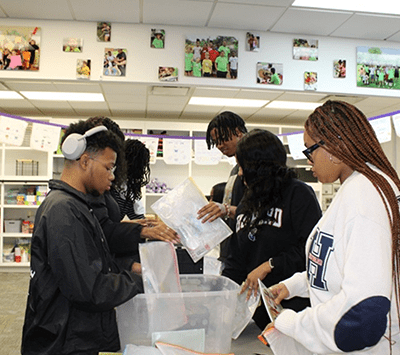 HUASB students volunteer in Baltimore