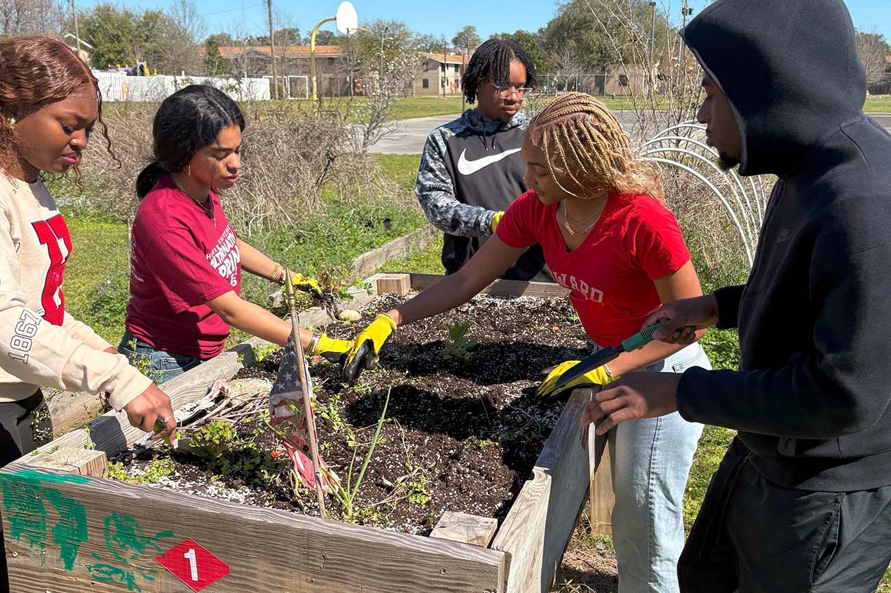 Howard students plant a garden in Savannah, ga