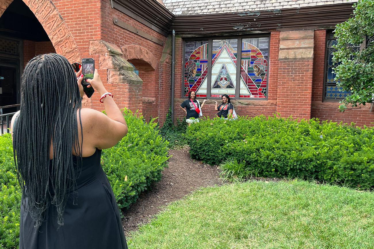 Deltas visit stained glass in Howard's Chapel